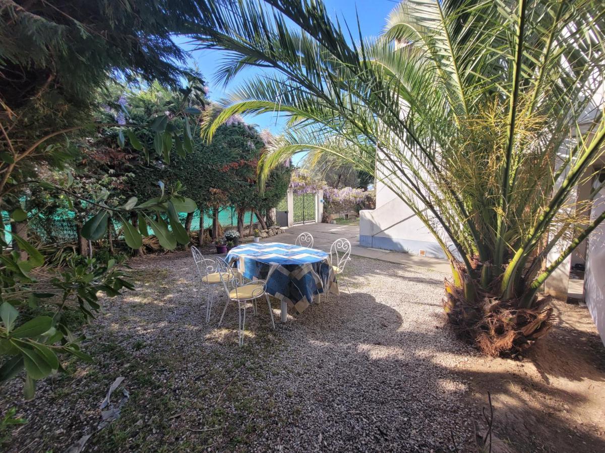 Villa la Désirée - haut de villa,62m2 , 3 pièces , 6 lits, 8 persons max,120m2 Jardin avec parking Antibes Esterno foto