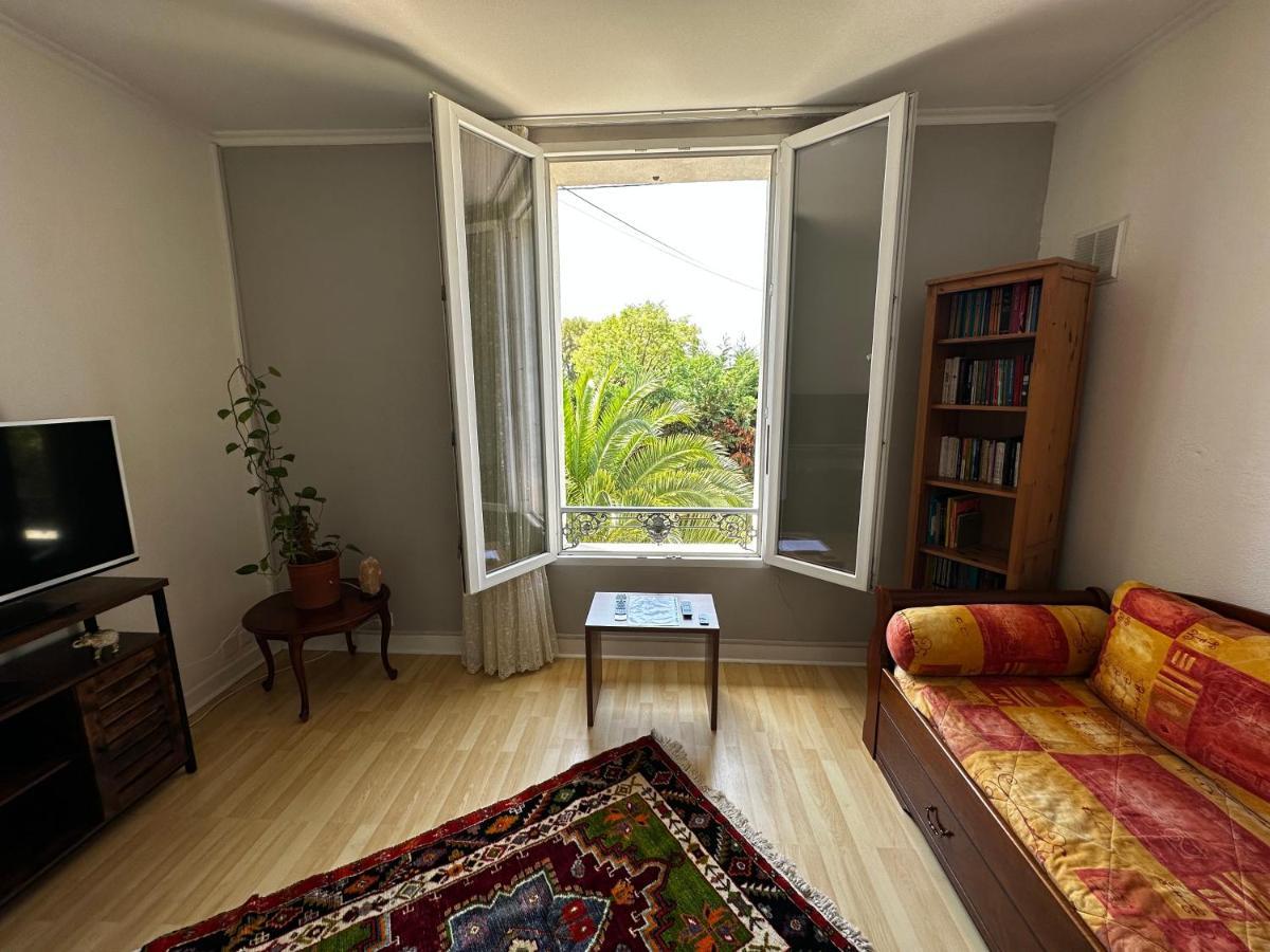 Villa la Désirée - haut de villa,62m2 , 3 pièces , 6 lits, 8 persons max,120m2 Jardin avec parking Antibes Esterno foto